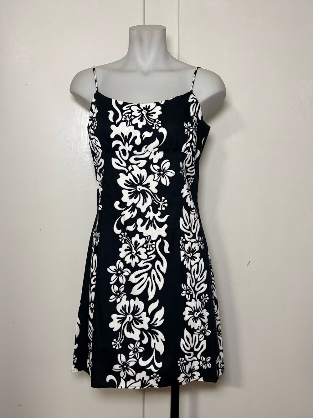 Vintage 90s Royal Creations Black White Hawaiian Floral Print Mini Dress
